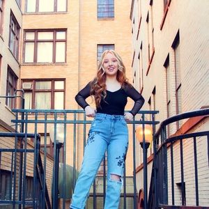 Meet your Posher, Emily